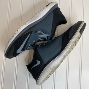 Nike women's FS Lite Run 2 684667-001 Black Gray Sz 8